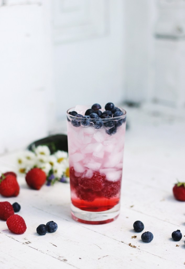 red white and blue mocktail via the merry thought